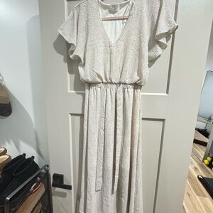 Chic Cream V-Neck Midi Dress